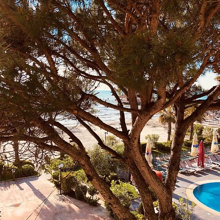 Mali I Robit Beachfront Apartment Голем Екстериор снимка
